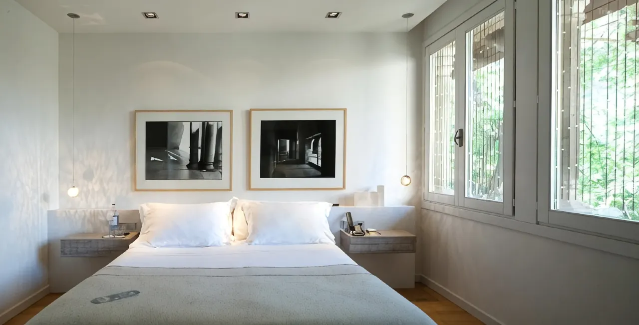 Classic Double or Twin Room with City View — Trip.com listing photograph